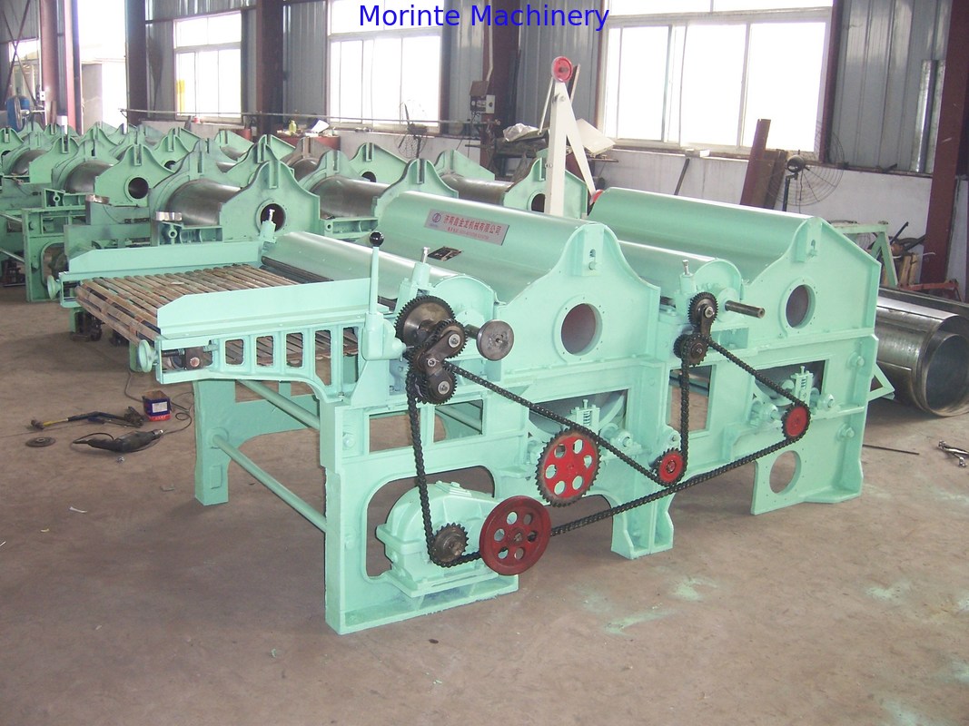 Textile waste recycling machine